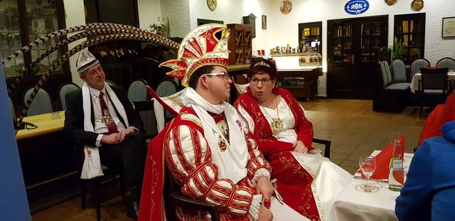 Kai hat Schwierigkeiten mit Sprechen. Dann hilft im seine Mutter. | Foto: Blatt-Gold