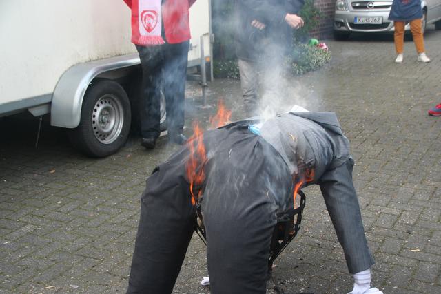Nun brennt er und es gibt kein Zurück... | Foto: Herrmann J.Nied