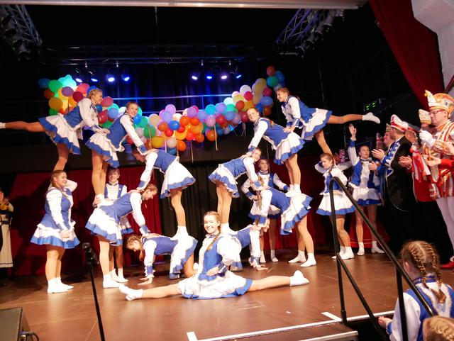 Das Kinder- und Jugendtanzcorps der Prinzengarde Urfeld tanz zu Ehren von Prinessin Paula I.  | Foto: Anita Brandtstäter