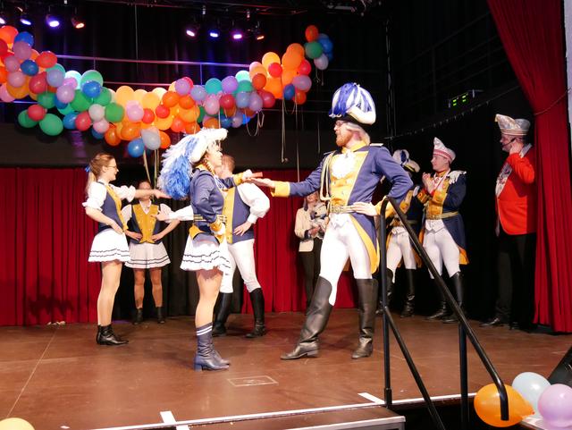 Den letzte Auftritt bestritt die Funkenartillerie "Blau-Weiß" Wesseling.  | Foto: Anita Brandtstäter