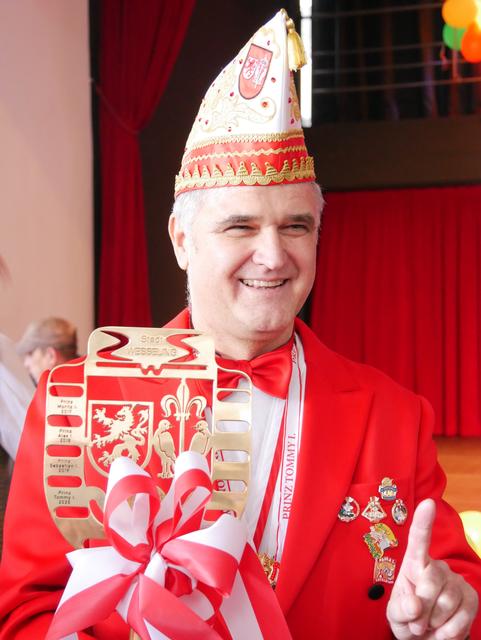 Noch ist Bürgermeister Erwin Esser zuversichtlich, den Stadtschlüssel nicht abgeben zu müssen.  | Foto: Anita Brandtstäter