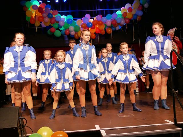 Zu Ehren von Prinz Tommy I. tanzt auch das Kinder- und Jugendtanszcorps der KG Kornblumenblau.  | Foto: Anita Brandtstäter