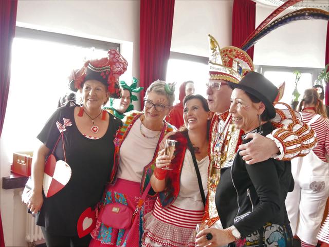 Begehrt waren Fotos mit Prinz Tommy I.  | Foto: Anita Brandtstäter