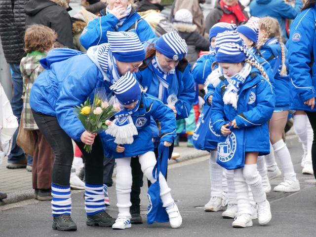 Tanzcorps der KG Kapelle Jonge Köln-Weiß.  | Foto: Anita Brandtstäter