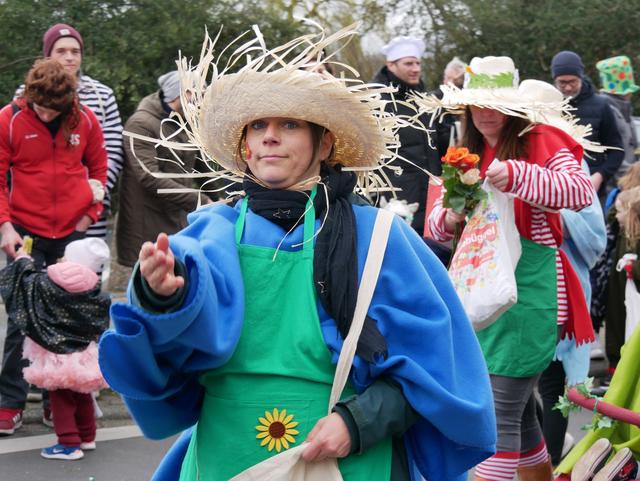 Fußgruppe der Kita Kunterbunt im Sürther Karnevalszug.  | Foto: Anita Brandtstäter