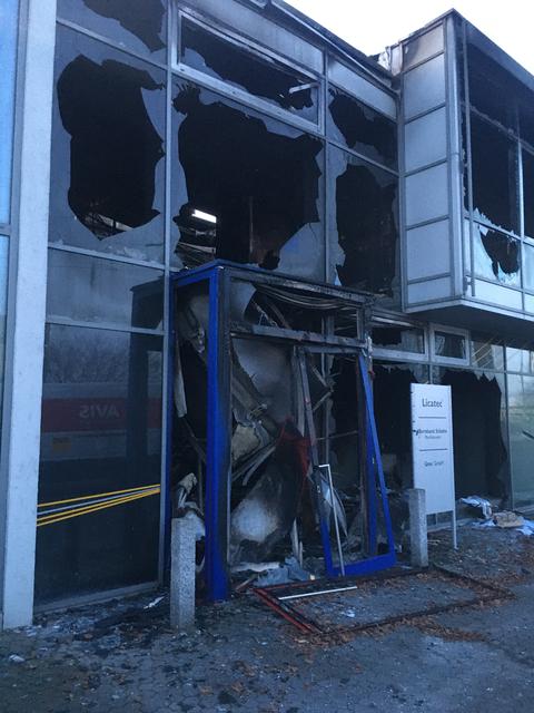 ausgebranntes Treppenhaus vom Bürogebäude auf der Ost-Seite 