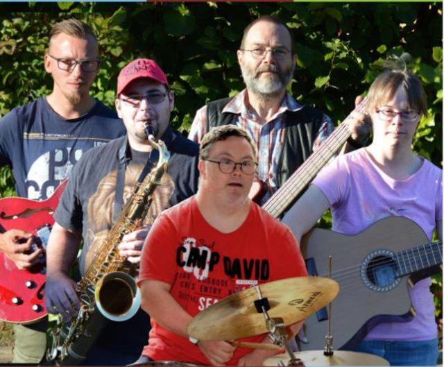 Die Eichhof Band eröffnet das Programm auf der Rheinbühne am 23. Mai beim 10. Wesselinger RheinKlang 669 Musikfestival. | Foto: Eichhof