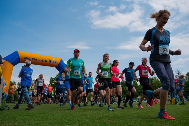 Neben einem Halbmarathon stehen bei "Glessen läuft" wieder 5 und 10 km Laufen, 5 km Walken und ein 1,2 km Kinderlauf zur Auswahl.  | Foto: Jürgen Libertus