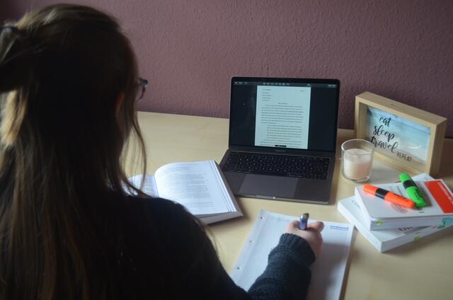 Das Corona-Virus ist auch im Studentenalltag angekommen. Gearbeitet wird von zu Hause. | Foto: Gaebel