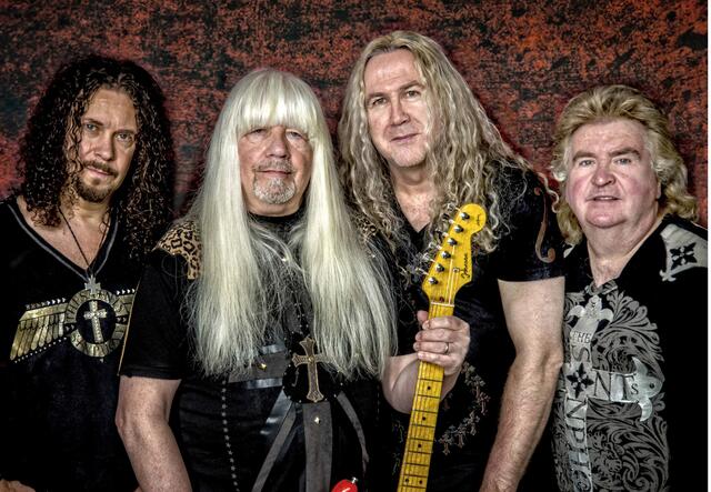 Die englischen Altrocker von „The Sweet“ mit ihrem Urgestein Andy Scott wären der Topact der dritten Eifeler Oldienacht gewesen. | Foto: Bandfoto
