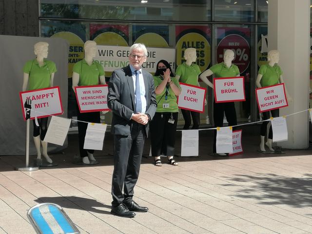 Bürgermeister Dieter Freytag hielt eine kurze Ansprache. | Foto: Heike Löhrer