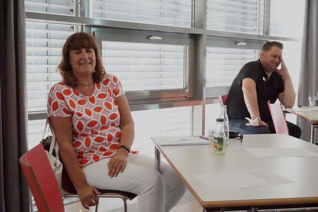 Renate Schander und Tobias Hochscherf vom DRK Alten- und Pflegeheim berichten über die Situation in der Einrichtung.   | Foto: Andrea Floß