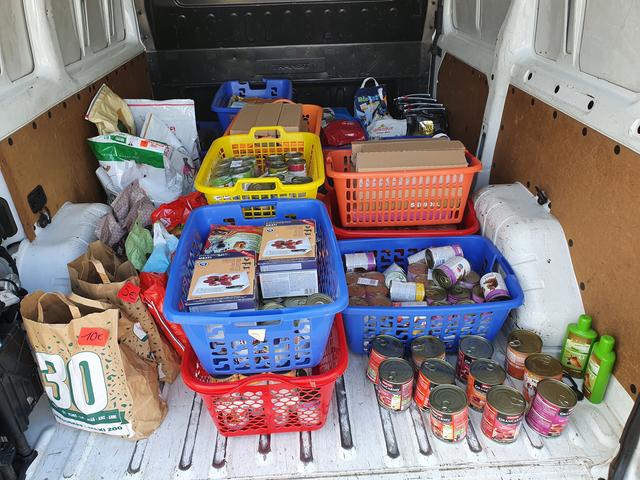 Geschafft! Für jeden Geschmack und jede (Tier)Größe ist etwas dabei. Alles für's Tierheim. | Foto: Heinz Könen