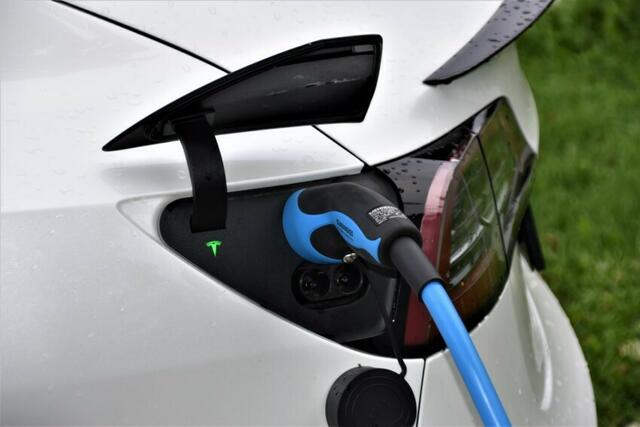 Natürlich besteht auch die Möglichkeit, ein Elektroauto als Dienstwagen zu fahren. Hier locken steuerliche Vergünstigungen. | Foto: @Waldemar Brandt / Unsplash.com