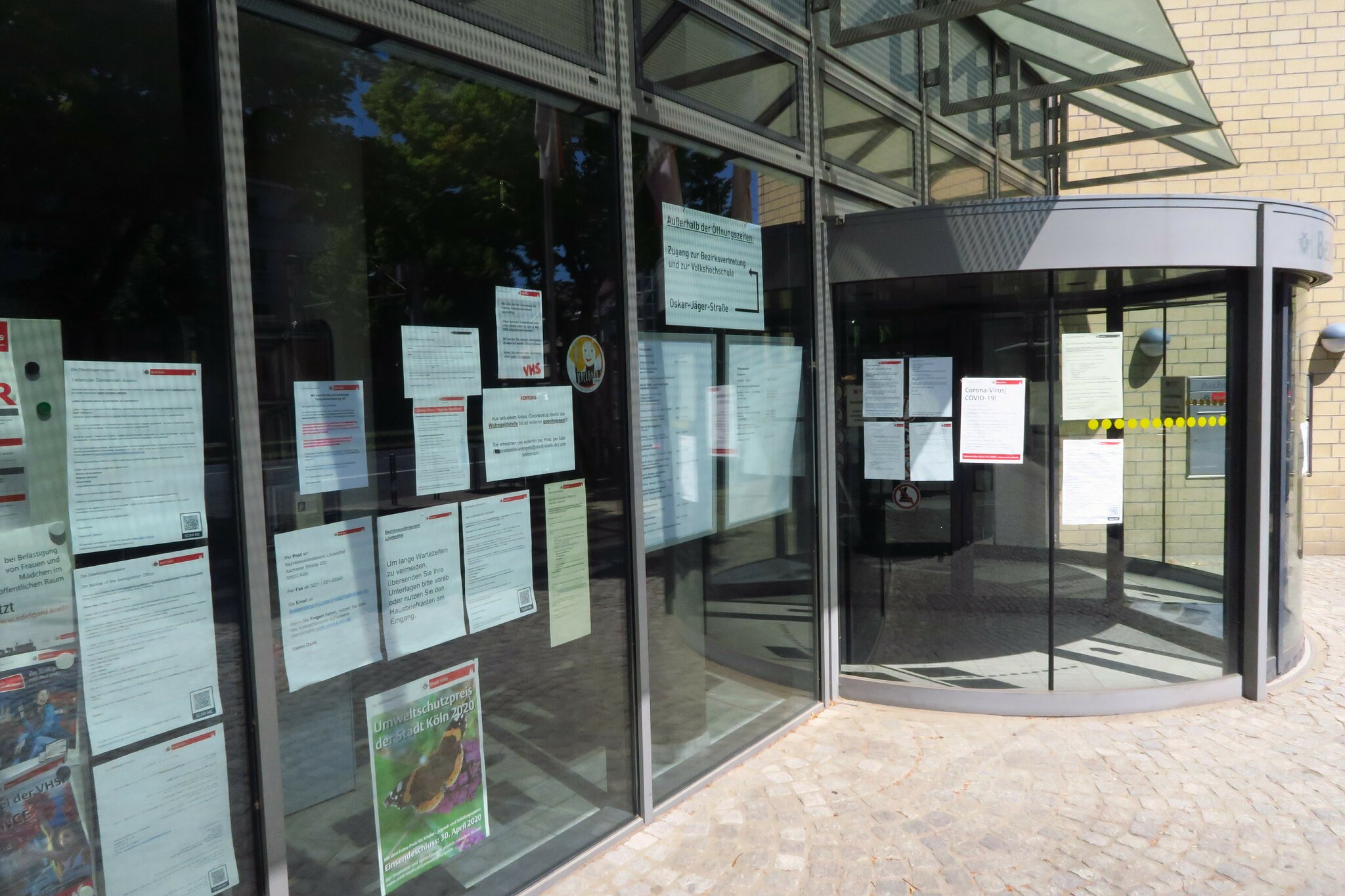 Vhs Im Bezirksrathaus Lindenthal Aushänge am Bezirksrathaus: Bekanntgabe von Bauvorhaben - Lindenthal