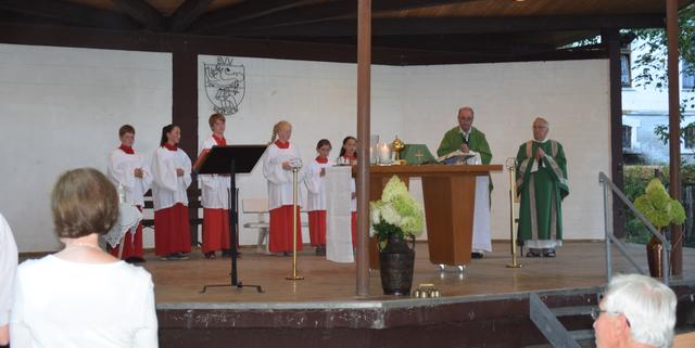 Gottesdienst im Freien im Kurpark Herchen | Foto: Erwin Höller 