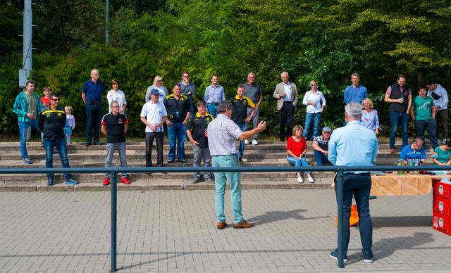 Der CDU-Ortsverband Büsdorf-Fliesteden-Glessen verlegt die Preisverleihung auf den Sportplatz.  | Foto: Jürgen Libertus