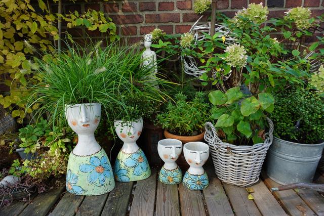 Blumige Hohlköpfe - jedes Kunstwerk von Petra de Jong ist ein Unikat. | Foto: Andrea Floß