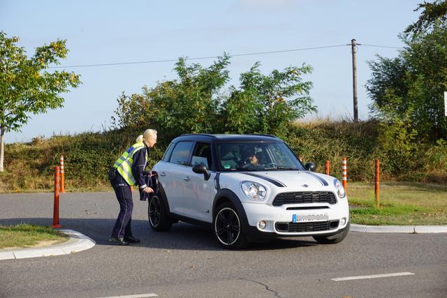 Verkehrssicherheitsberaterin Claudia Färber gibt Tipps. | Foto: Andrea Floß