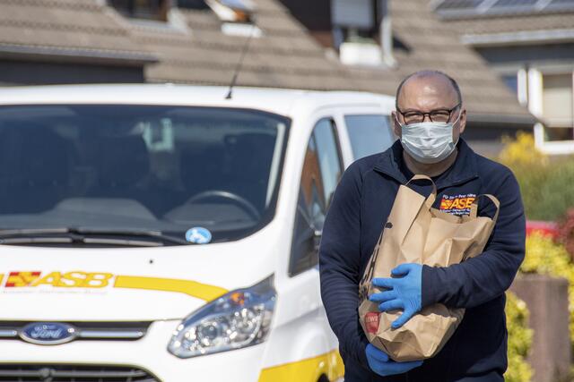 Der Einkaufsservice des ASB Bergisch Land beliefert Menschen aus Risikogruppen bis vor die Haustür. | Foto: ASB Bergisch Land / S.M. Heidenreich