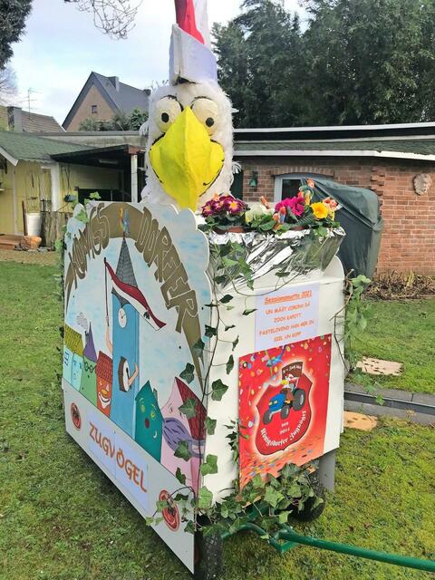 Kennziffer 17 - „Der Festwagen ist dem diesjährigen Orden der Königsdorfer Zugvögel nachempfunden und stellt die Königsdorfer Sebastianus Kirche und ein paar umliegende Häuser dar. „Der Wagen ist fahrtüchtig und wird mit Sicherheit im nächsten Zug dabei sein“, schreiben die fleißigen Wagenbauer Jasmin und Jens Sonnenschein, Bernd Rosa und Peter Breuer aus Frechen-Königsdorf. hier ist wie heute besprochen der Beitrag der Königsdorfer Zugvögel von 2014 e.V. zu eurer sehr schönen Aktion.  | Foto: Königsdorfer Zugvögel