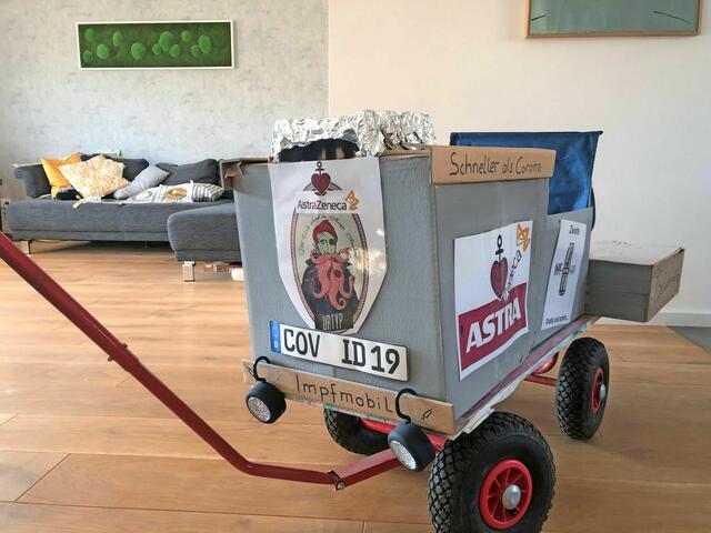 Kennziffer 39 - „Ein Karnevalswagen för ze Hus und für die ganze Welt...“, hat Tom Hardt (6) aus Pulheim konstruiert. Ein Impfmobil, das schneller als das Voronavirus fährt und die Impfdosen (inklusive der zweiten Dosis) schnell zu den Menschen bringt. Der Rhein-Erft-Kreis könnte ein paar davon gebrauchen. | Foto: Tom Hardt