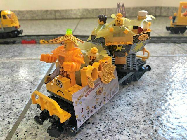 Kennziffer 118 - Andrea Sieben aus Bergheim-Kenten hat uns direkt einen ganzen Karnevalzug aus Lego geschickt.  | Foto: Andrea Sieben