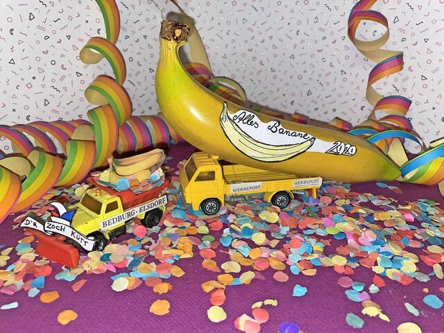 Kennziffer 55 - „Alles Banane 2020“ steht auf dem Festwägelchen der Familie Klein. Gebastelt haben die Eltern Björn und Gina sowie Anna (14) , Lea (13) und Danilo (10). „Uns fehlt der Karneval so richtig ... wir sind jedes Jahr mit im Zoch gewesen und hatten an den Vorbereitungen richtig Spaß“, schreiben die Wagenbauer. | Foto: Familie Klein