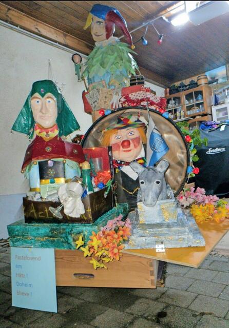 Kennziffer 08 - „Eigentlich wäre ich diesen Rosenmontag wieder mit meinem selbstgebauten Handwagen durch die Straßen unseres schönen Bonn gezogen. Hoffen wir das es 2022 wieder möglich ist“, schreibt Willi Baukhage aus Bonn. Alle Figuren hat er selber gemacht und der kleine Esel ist eine Hommage an seinen Stadtbezirk Hardtberg. Willi Baukhage: „Bei den Figuren achte ich auf Nachhaltigkeit und verwende überwiegend Dinge die man nicht mehr braucht.“ | Foto: Willi Baukhage