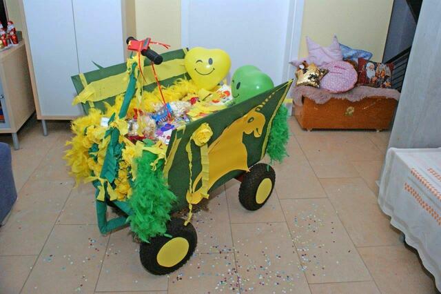 Kennziffer 120 - „Unsere 6 Jahre alte Tochter Miléne hat diesen fast ganz alleine gestaltet und gebaut. Sie ist in der Kindergarde der Hovener Jungkarnevalisten aus Zülpich und ein großer Karnevalsfan. Wie man unschwer erkennen kann, sind Grün und Gelb Ihre Vereinsfarben“, schreiben uns die stolze Mama Michèle. | Foto: Miléne Sobizack