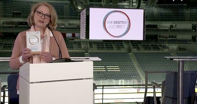 Bettina Gillessen freute sich über ihre Auszeichnung. | Foto: Surmann