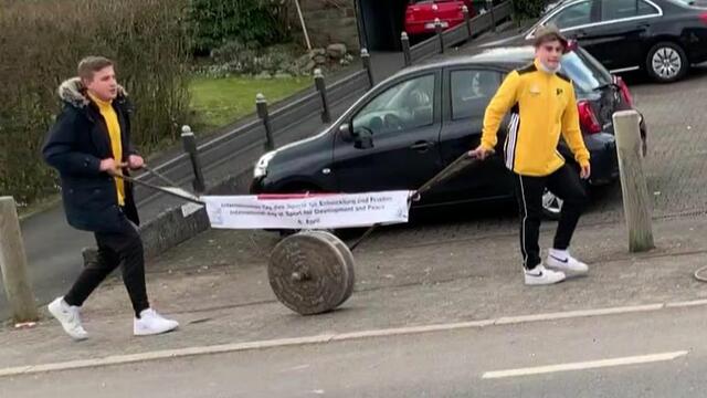 Fast am Ziel - Joshua Kaiser (links) und Miguel Kaumanns in Biesfeld
 | Foto: Stoning Roll