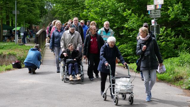 2019: Los geht's! Für ein paar Stunden dem Alltag des Seniorenheims entfliehen. Spaß und Freude in die Gesichter der Senior*innen "geschrieben". | Foto: Heinz Könen