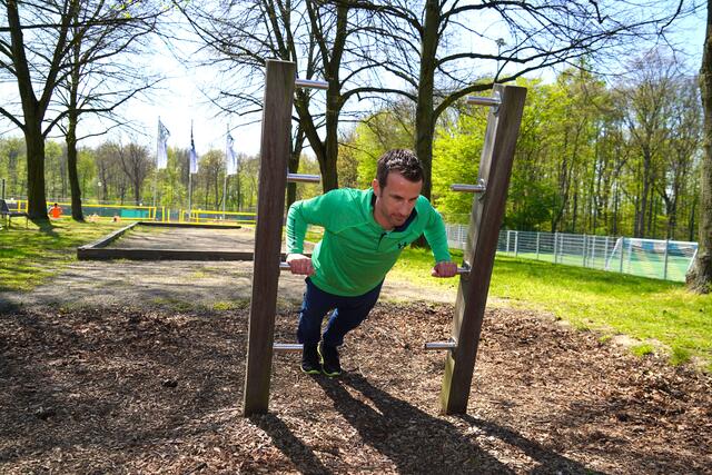 Je tiefer, desto schwerer ist der Liegestütz. | Foto: Offizier