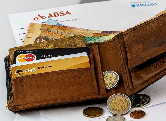 Um keine Strafzinsen zahlen zu müssen, vergeben Banken Kredite vergleichsweise großzügig.