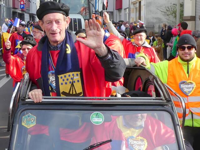 Er gehörte zu Beuel und zum Karneval. „Monsieur Hans“, 2020 beim Umzug vor dem Rathaussturm. | Foto: Müller