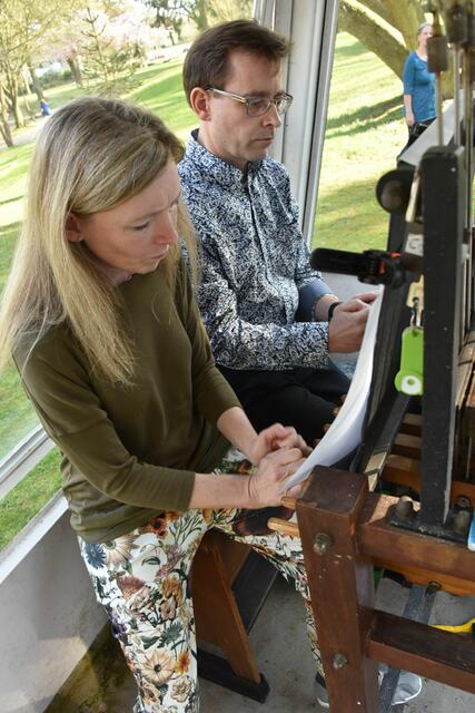 Das Carilloneurs-Ehepaar Wagner-Toffel spielte in der Aufnahme passend eine 4-händige Auftragskomposition für das Bad Godesberger Carillon. | Foto: AS