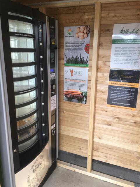 Ein Blick zu dem Frisch Warenautomat