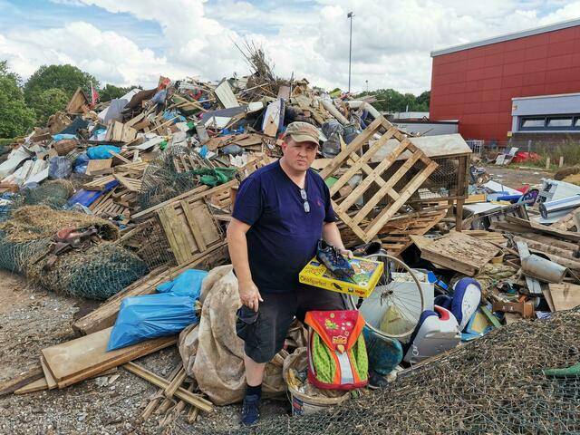 Ortsbürgermeister Frank Jüssen koordinierte „das große Aufräumen“ | Foto: Volker Düster