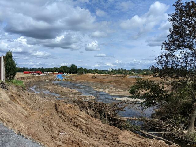 Am Dreieck Erfttal hat das Hochwasser riesige Erdmassen weggespült - im nahe gelegenen Erftstadt-Blessem stürzten dabei sogar Häuser ein. | Foto: Die Autobahn GmbH Rheinland