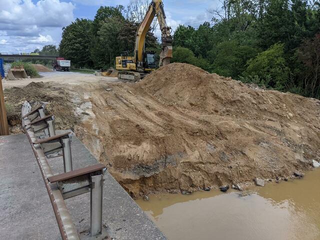 Das Brückenbauwerk am "Liblarer Mühlengraben" wurde durch die Wassermassen an der A1 zwischen Anschlussstelle Hürth und Dreieck Erfttal zerstört. | Foto: Die Autobahn GmbH Rheinland