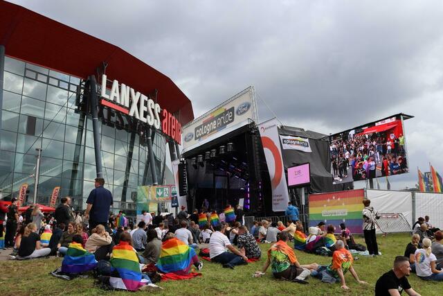 Eine bunte Party der Menschenrechte. | Foto: pas
