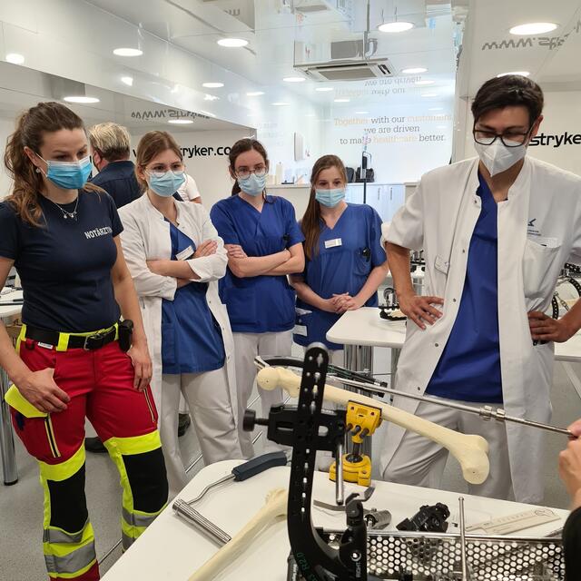 Eine besondere Fortbildung erhielten die Mitarbeitenden des Klinikums in einem Truck. | Foto: Klinikum