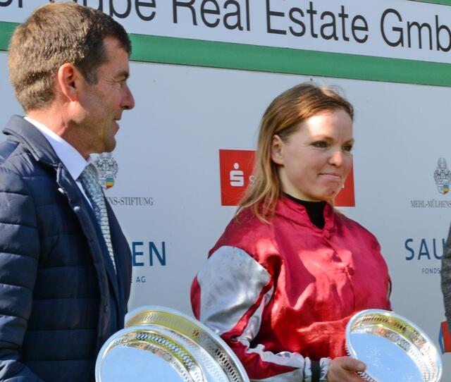 Trainer Peter Schiergen und Liubov bei der Siegerehrung | Foto: Horst Nauen