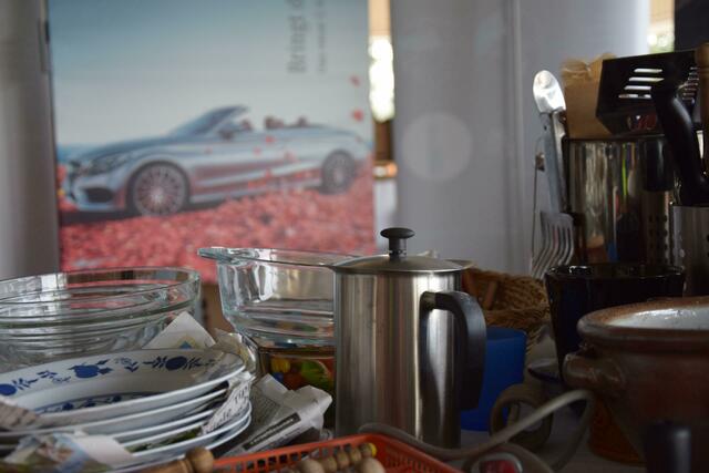 An allen Ecken und Enden ist immer noch zu sehen, dass in den RKG-Räumlichkeiten ein Autohaus seine Kunden begrüßte. | Foto: Volker Düster