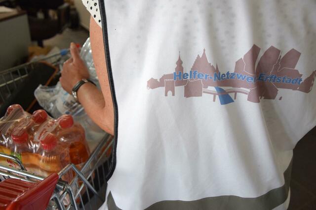 Die Helfer packten überall mit an und beluden in den letzten Wochen unzählige Einkaufswagen mit Lebensmitteln und mehr für Geschädigte der Flut. | Foto: Volker Düster