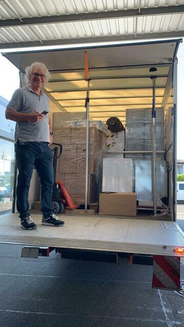 Heinz-Peter Recht, Inhaber des Logistikunternehmens Adloq, unterstützte die Unwetter-Hilfe-Erftstadt in vielfacher Hinsicht bei Transportproblemen aller Art. | Foto: Unwetter-Hilfe-Erftstadt