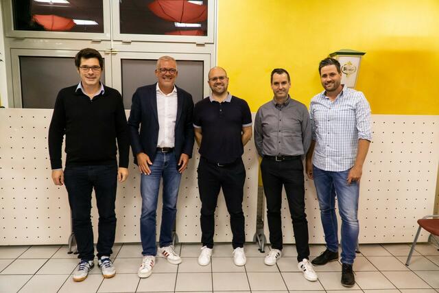 Der Geschäftsführende Vorstand des FC Hennef 05 mit (v.li.) Roman Merten (2. Vorsitzender), Clemens Wirtz (Präsident), Martin Gerards (1. Vorsitzender), Thomas Schulte (Geschäftsführer) und Sebastian Rüster (1. Kassierer).