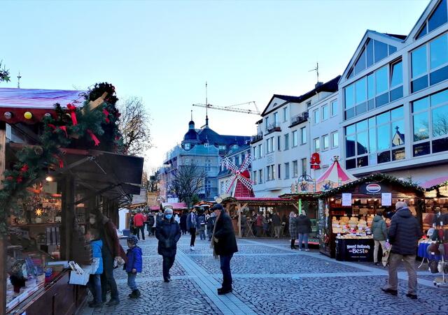 So langsam kommen die Besucher.  | Foto: Heike Löhrer 