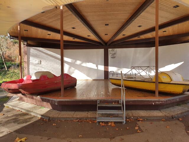 Zwischenlagerung im Pavillon des Kurparks Herchen. | Foto: Stefan Läer